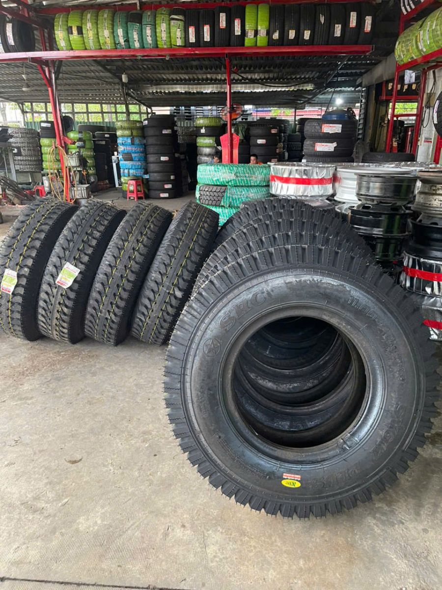 Lốp Xe Ô Tô Đắp: Giải Pháp Tiết Kiệm Cho Doanh Nghiệp Vận Tải